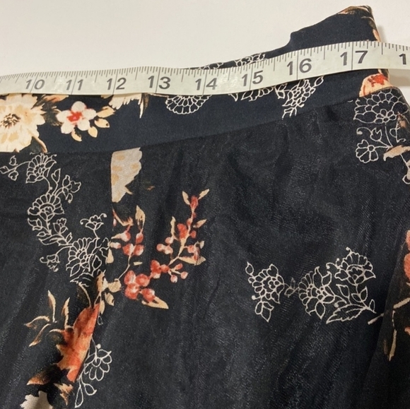 Torrid floral skater  skirt with tulle overlay sz 1xl (1) like new! - Picture 8 of 12